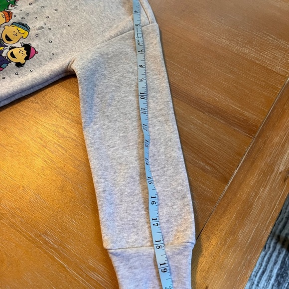 Gray Peanuts Christmas Sweatshirt lights up! child size 7 - Picture 9 of 9